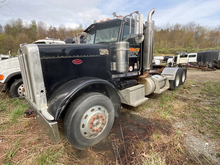 2012-peterbilt-388-image-1