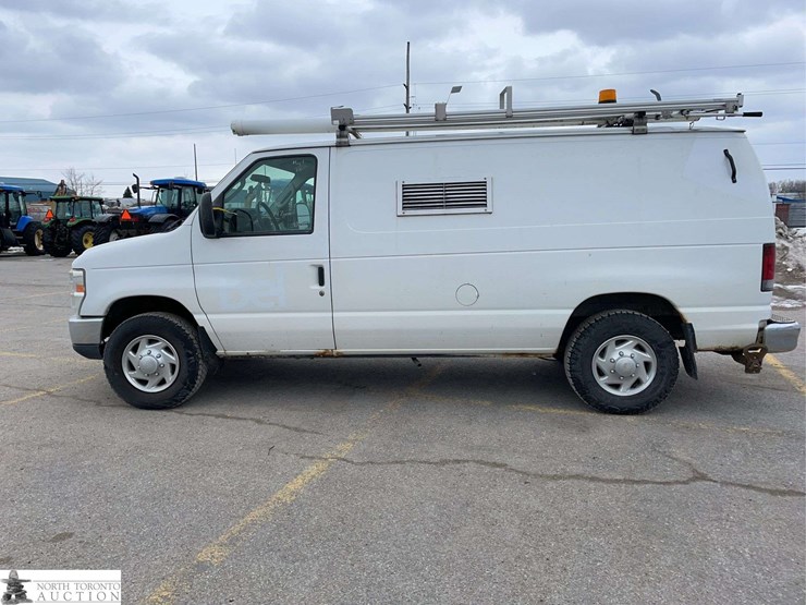 2010-ford-cargo-image-8