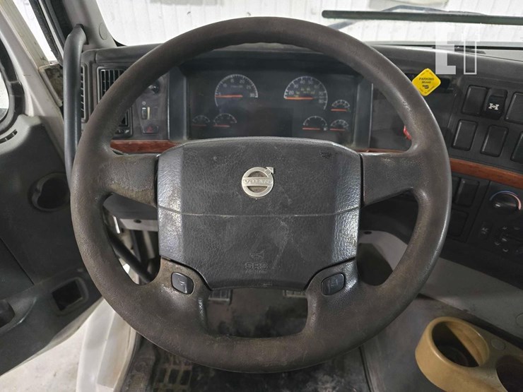 2008-volvo-vnm64200-image-10