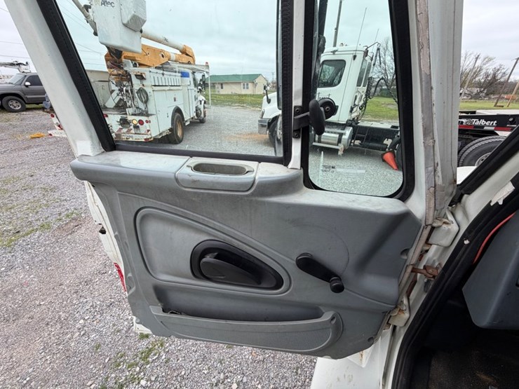 2004-international-durastar-4300-image-18