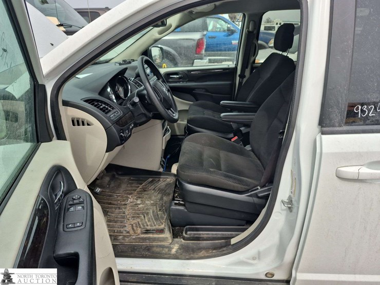 2020-dodge-grand-caravan-sxt-image-11