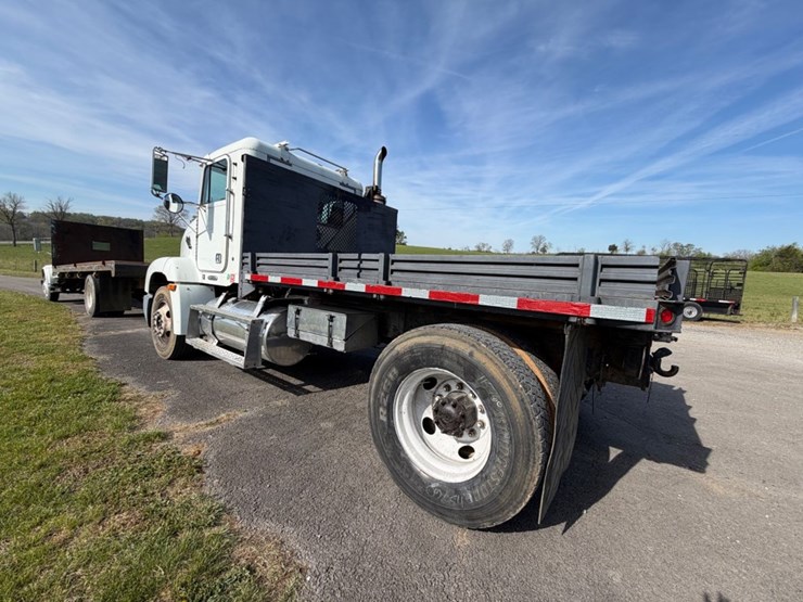 #31768-•-1998-freightliner-single-axle-truck-tractor-image-6