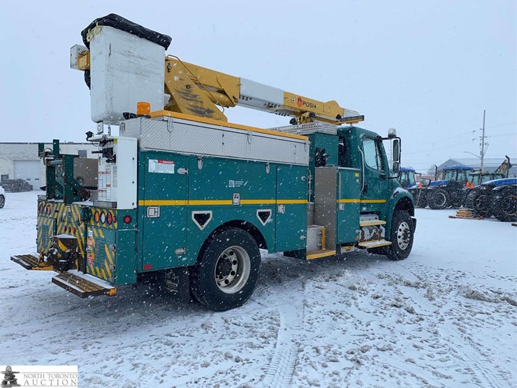 2011-freightliner-m2-106-image-6