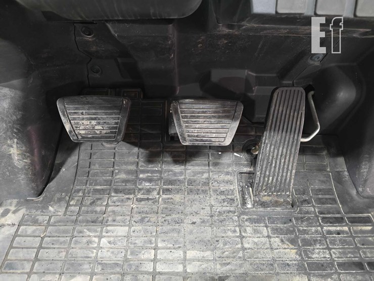 2019-caterpillar-gp25n-image-15