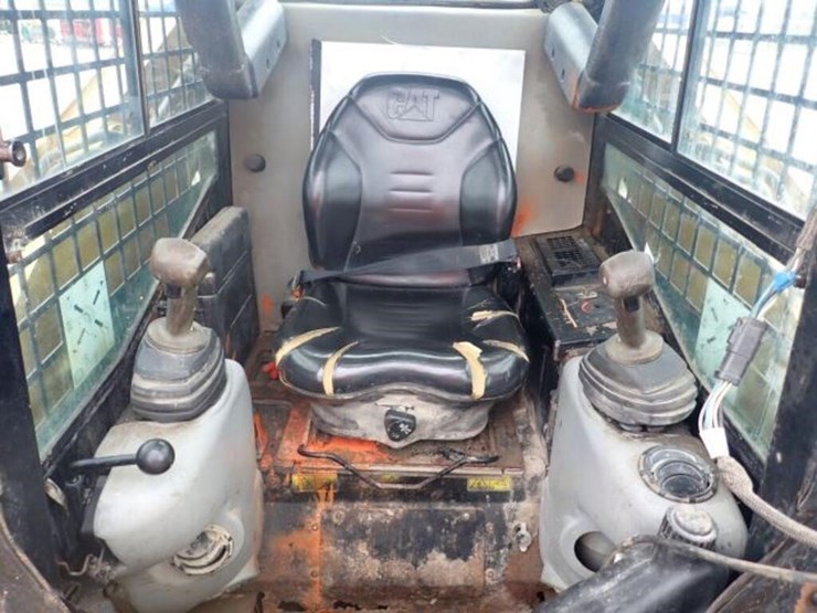 2010-caterpillar-232b-image-11