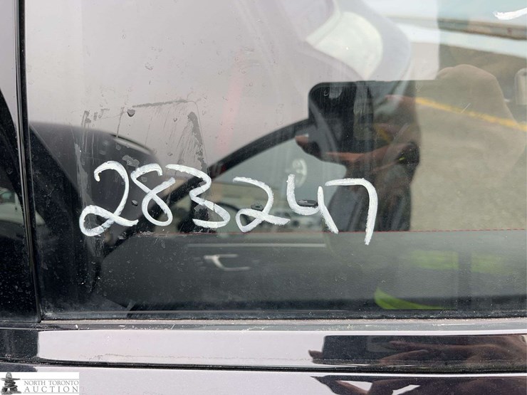 2024-porsch-macan-gts-image-32