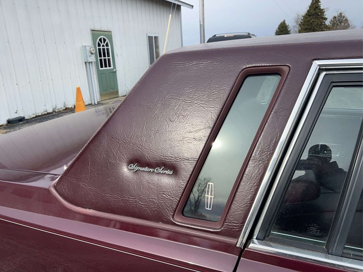 1989-lincoln-town-car-image-37