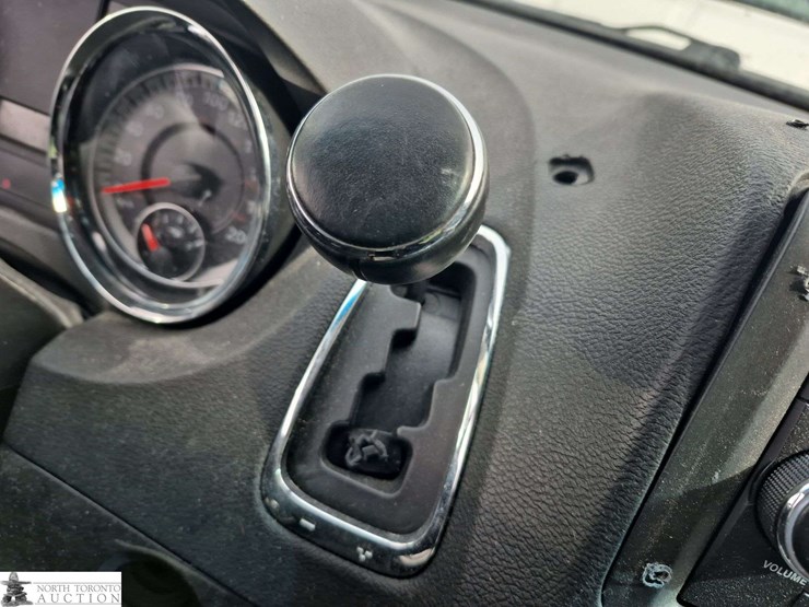 2016-dodge-grand-caravan-sxt-image-24