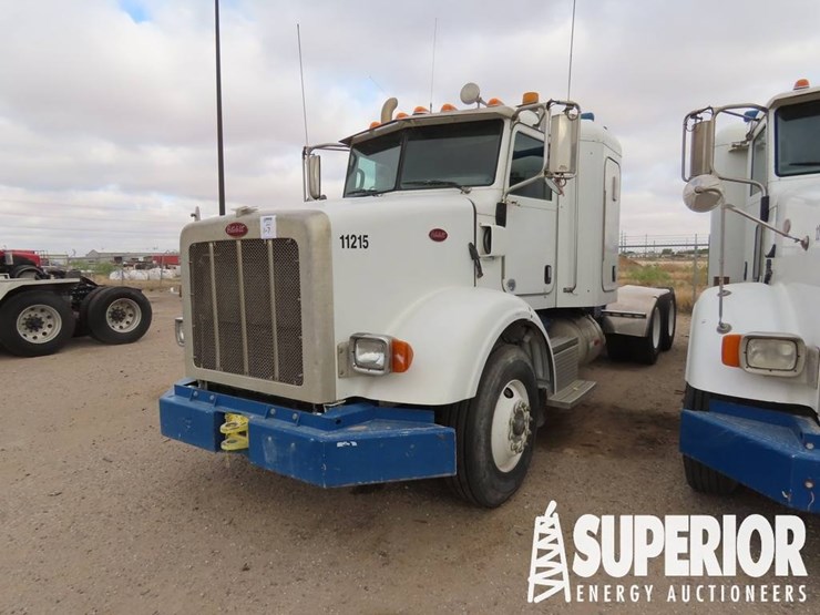 2015-peterbilt-365-image-1