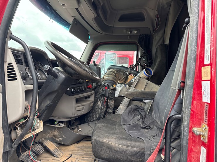 2018-peterbilt-579-image-7