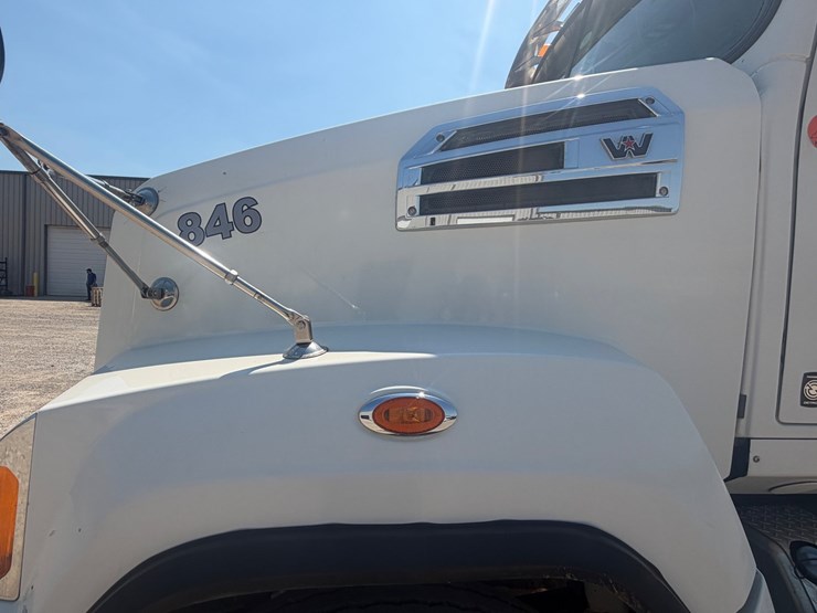 2016-western-star-4700-image-42