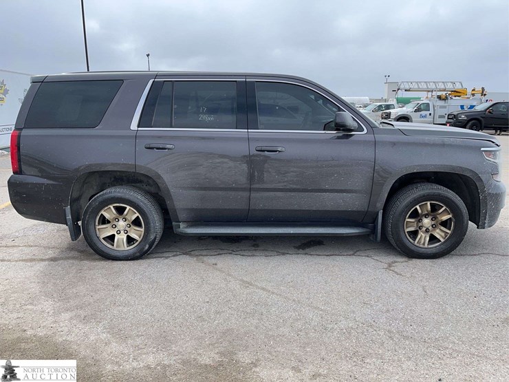 2017-chevrolet-tahoe-image-4