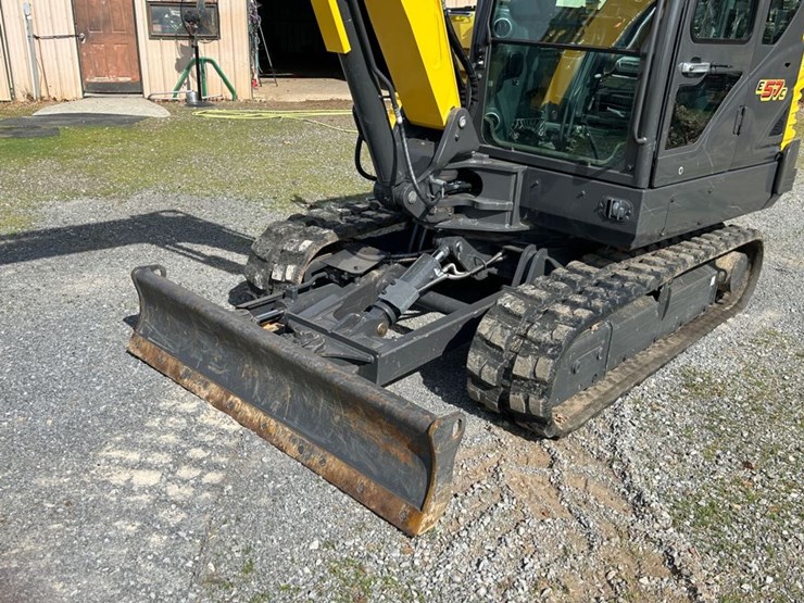 2024-new-holland-e57c-image-11