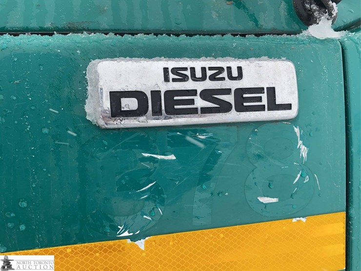 2010-isuzu-nqr-image-39