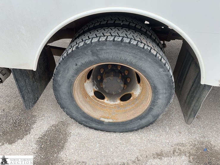 2011-ford-f550-image-27