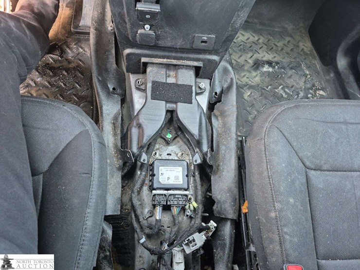 2020-ford-explorer-image-21