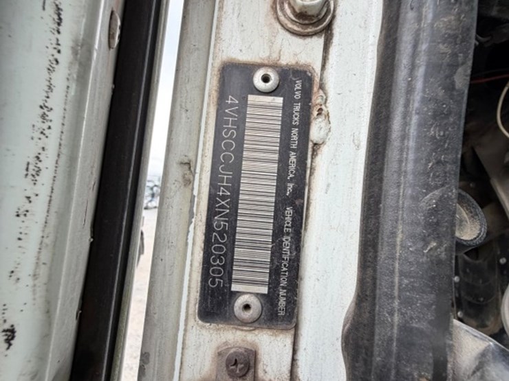 #31720-•-1999-volvo-tri-axle-dump-truck-image-30