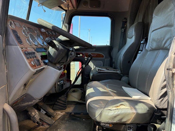 2007-peterbilt-379-image-12
