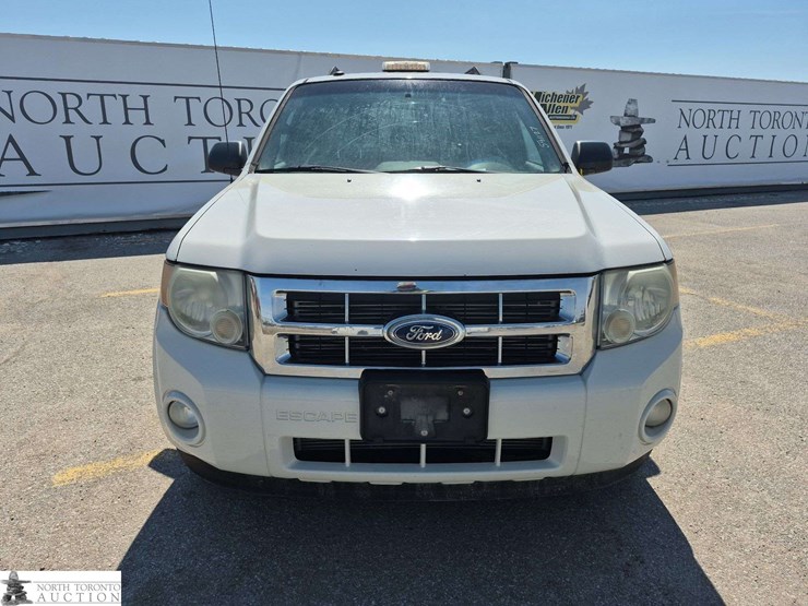 2010-ford-escape-image-2