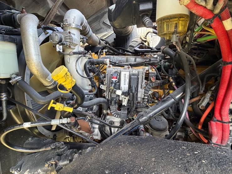 #31771-•-2015-caterpillar-tandem-axle-truck-tractor-image-14