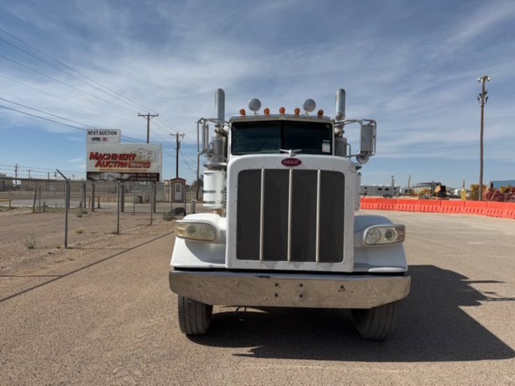2009-peterbilt-388-image-2