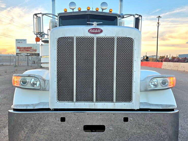 2012-peterbilt-388-image-5