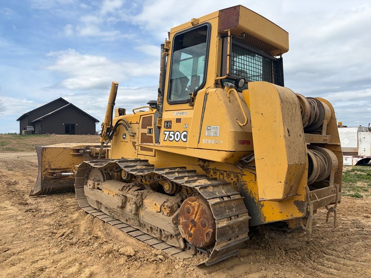 deere-750c-lt-image-12