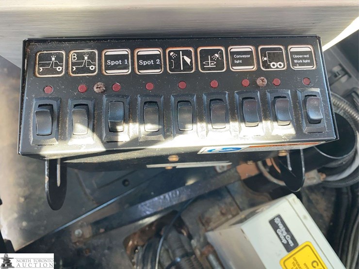 2016-freightliner-108sd-image-17