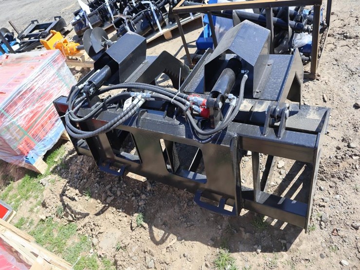 future-skid-steer-wood-grabber-image-4