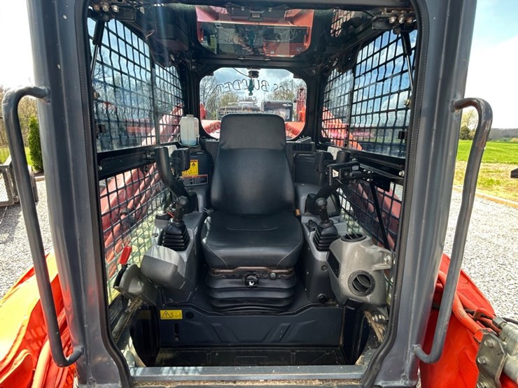 2013-kubota-svl90-image-19