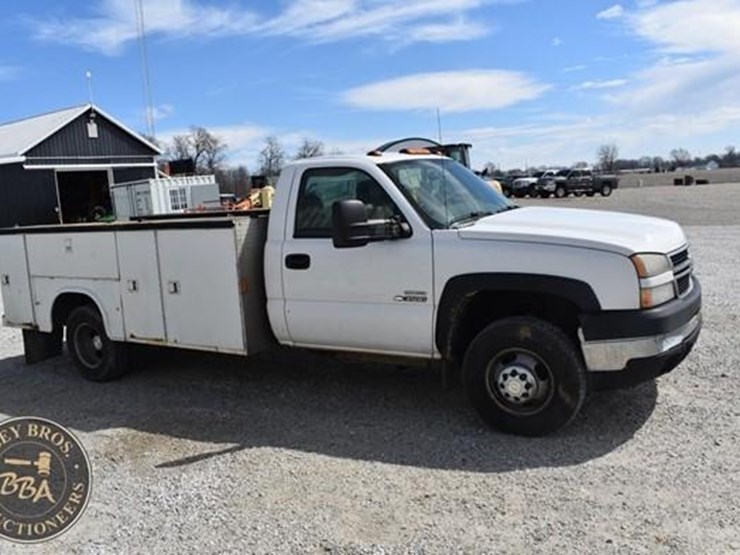 2007-chevrolet-3500-image-12