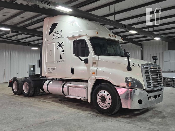 2016-freightliner-cascadia-125-image-2