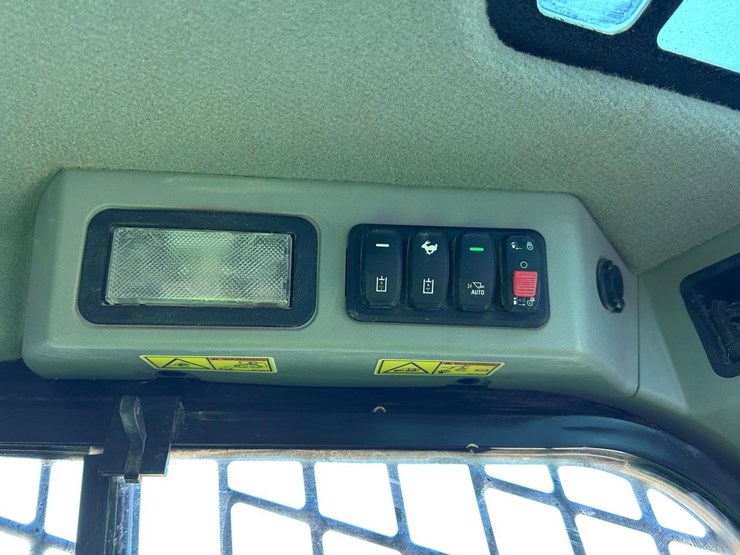 2023-caterpillar-259d3-image-27