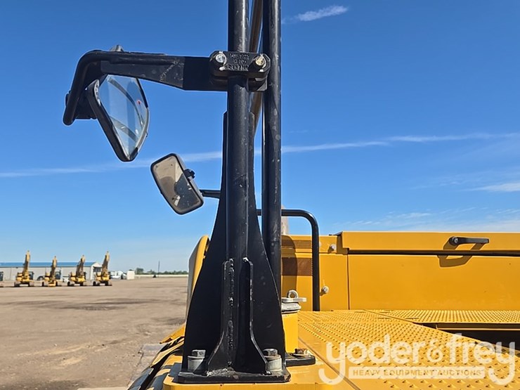 2019-caterpillar-336-image-76