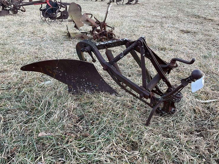 one-bottom-fordson-plow-image-1
