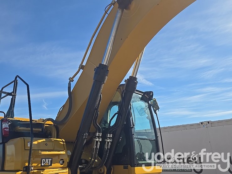 2019-caterpillar-336-image-33