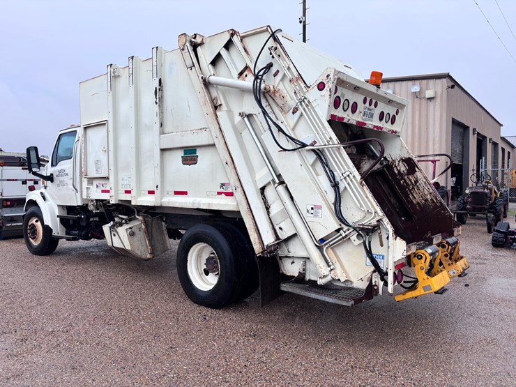 2009-sterling-l7500-image-5