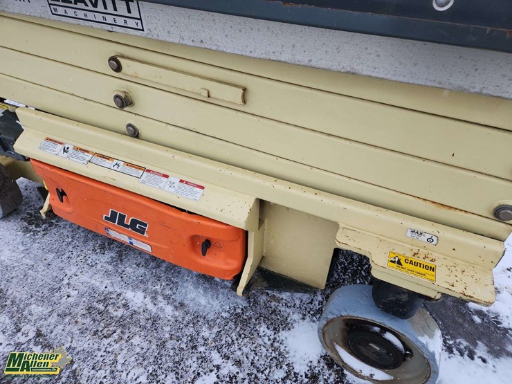 2014-jlg-3246es-image-18