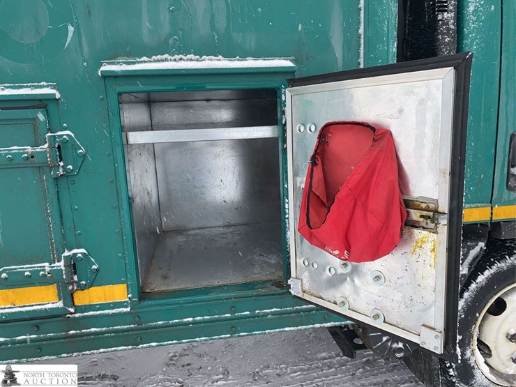 2010-isuzu-nqr-image-32