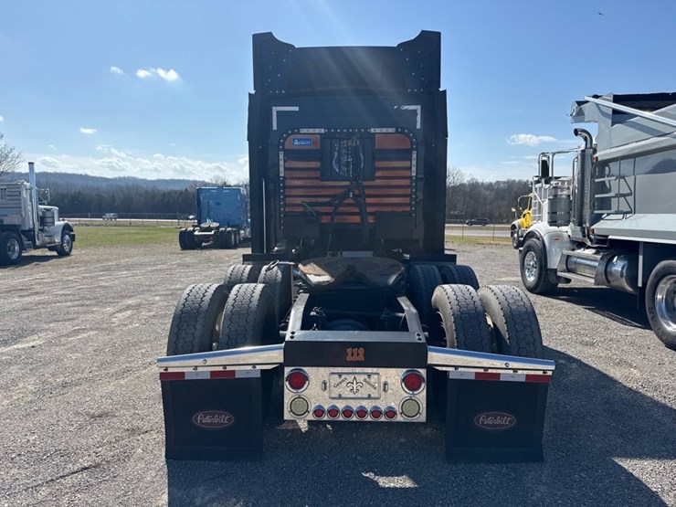 2018-peterbilt-579-image-7