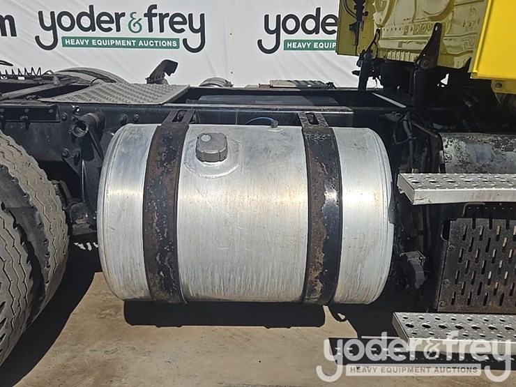 2014-freightliner-cascadia-113-image-64