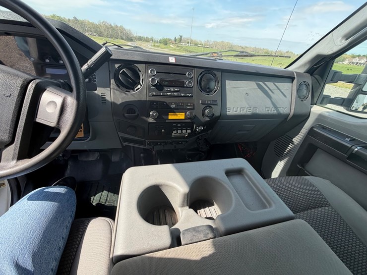 2012-ford-f550-image-18