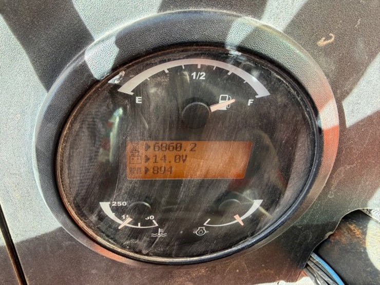 2015-jlg-g12-55a-image-10