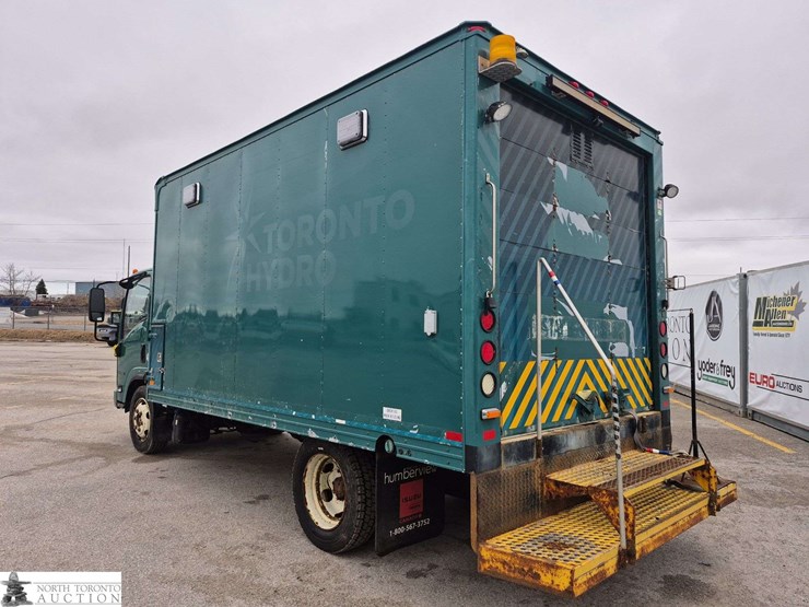 2014-isuzu-nqr-image-7