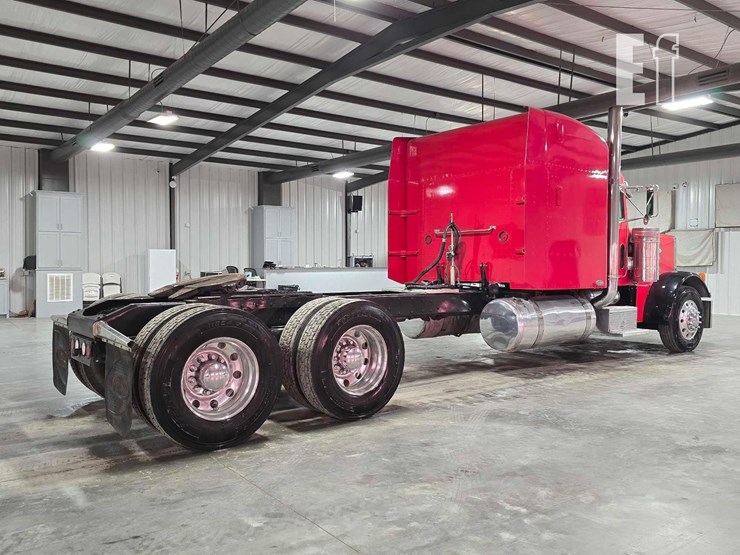 2002-peterbilt-378-image-3