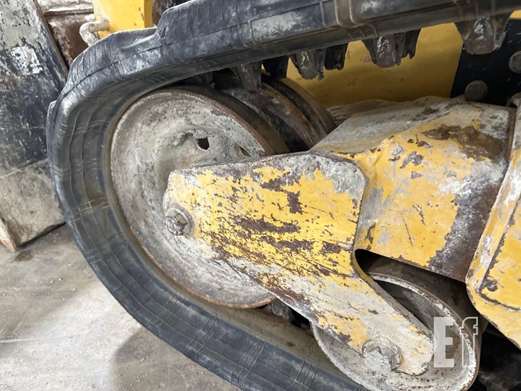 2023-caterpillar-259d3-image-30