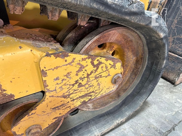 2023-caterpillar-259d3-image-35