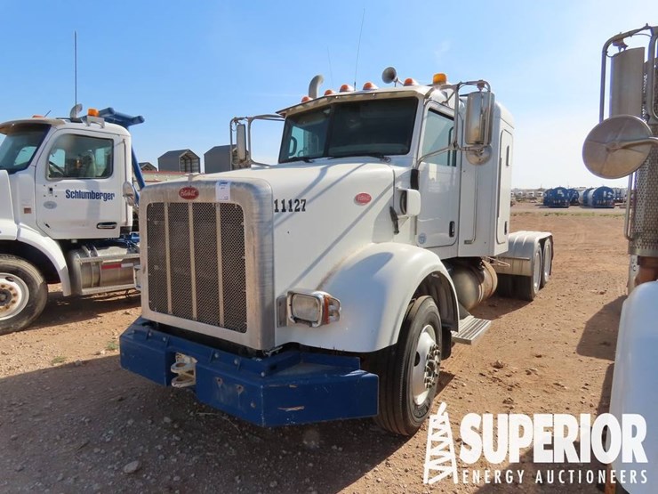 2015-peterbilt-365-image-1