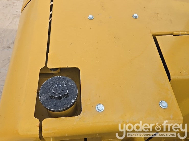 2018-caterpillar-305.5-image-93