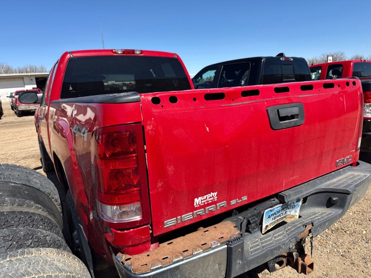 2011-gmc-sierra-2500hd-image-4